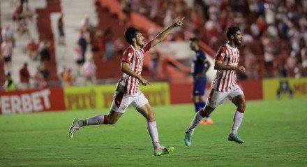 Marco Antônio em comemoração de gol do Náutico sobre Maguary