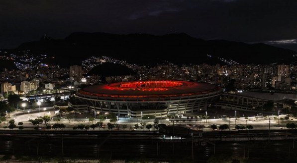 Vista aérea do Maracanã, no Rio de Janeiro, à noite