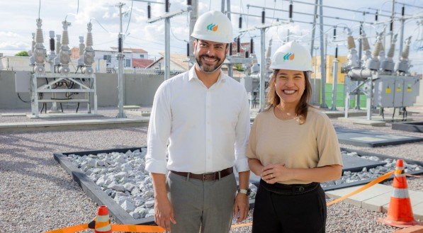 Governadora de Pernambuco, Raquel Lyra, e presidente da Neoenergia Pernambuco, Saulo Cabral, em inauguração de nova subestação energética em Petrolina
