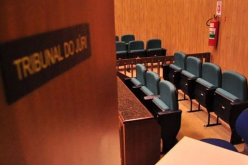 Júri do Tribunal de Justiça de Pernambuco (TJPE). O órgão atua na análise e concessão de medidas protetivas, que registraram um recorde no estado, e disponibilizou uma plataforma online para solicitações.