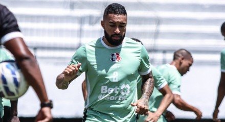 Rafinha durante treino no Santa Cruz