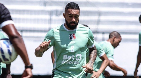 Rafinha durante treino no Santa Cruz