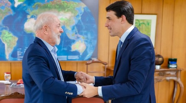 Silvio Costa Filho apresenta a Lula carteira bilionária de leilões portuários no Brasil