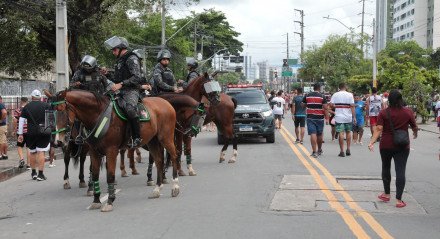 Registro da movimentação dos torcedores próximo ao estádio do Arruda antes de Santa Cruz x Sport