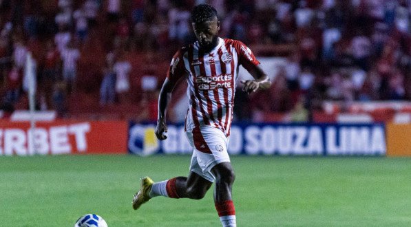 Luiz Paulo em ação no jogo entre Náutico x Maguary pela última rodada do Pernambucano