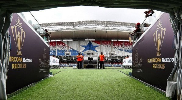 Túnel de entrada para o gramado do Estádio Mangueirão