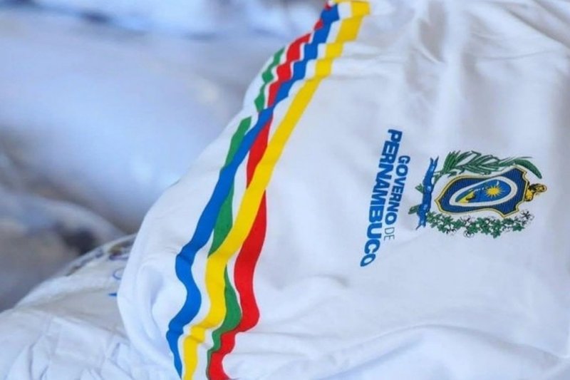 Fardamento dos estudantes da Rede Estadual de Pernambuco