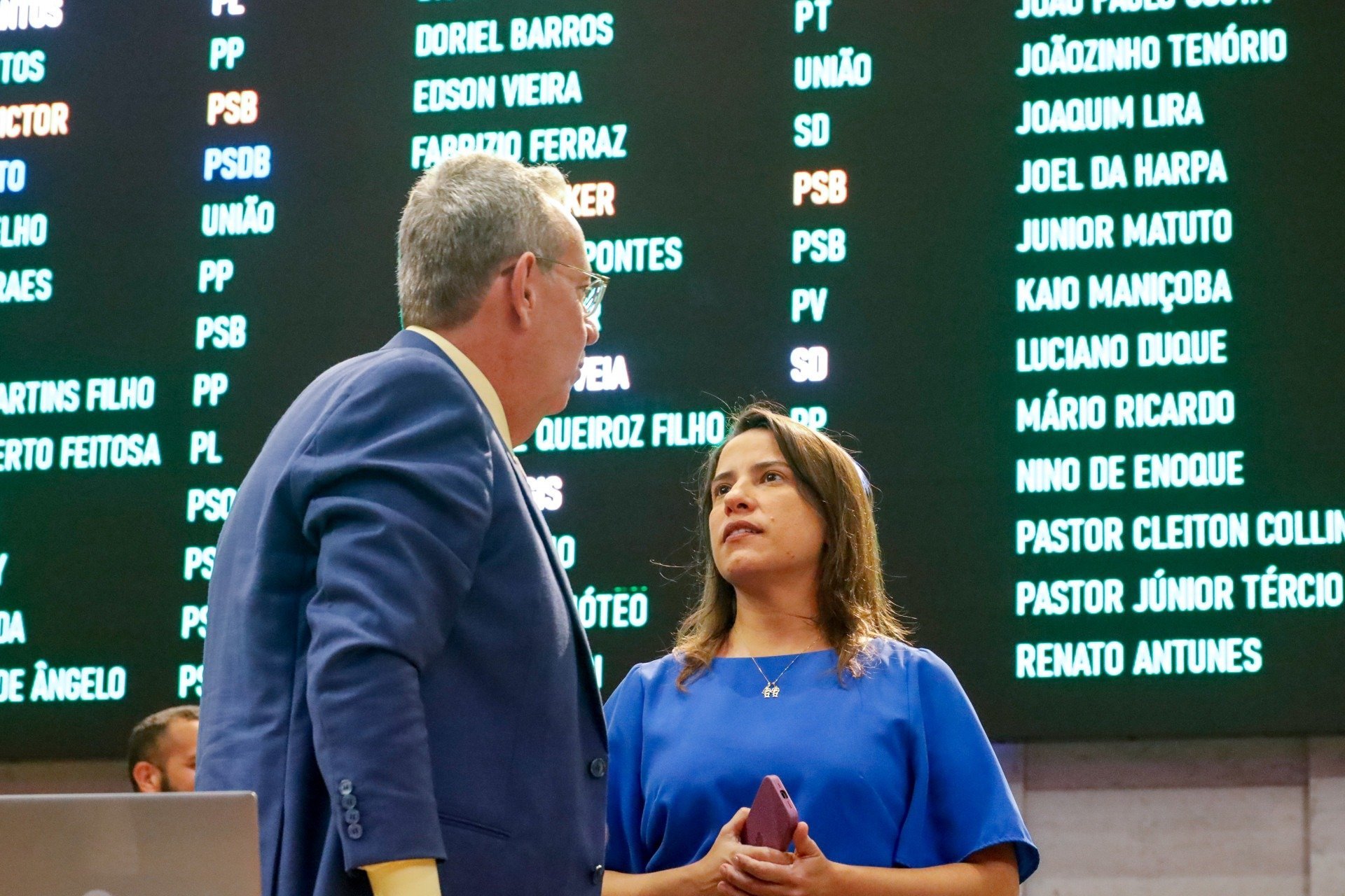 O presidente da Assembleia Legislativa de Pernambuco (Alepe), Álvaro Porto (PSDB), cobrou publicamente a governadora Raquel Lyra (PSD) pelo pagamento das emendas parlamentares de 2024, durante o 8º Congresso de Municípios Pernambucanos da Amupe, nesta segunda-feira (28)