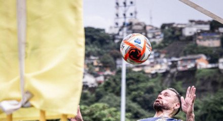 Neymar treina no CT Pelé nesta manhã de segunda-feira (03).