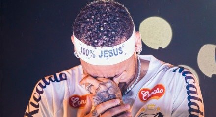 Neymar chora durante apresentação no Santos