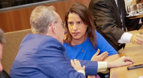 Presidente da Alepe, Álvaro Porto (PSDB), e governadora Raquel Lyra (PSD)