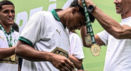 O atacante Lucas Gabriel da equipe Sub-17 do Palmeiras comentou sobre a conquista da Copa Puma, diante do Red Bull Bragantino, na última sexta-feira(31), na Arena Barueri. A decisão terminou empatada em 2 a 2 com vitória do Verdão nos pênaltis. O atacante foi destaque do Palmeiras na competição marcando três gols em seis partidas [&#8230;]