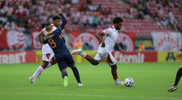 Lance do último jogo do Náutico na temporada - a derrota para o Retrô