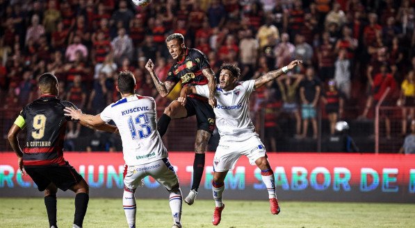 Lance do jogo entre Sport x Fortaleza pela Copa do Nordeste