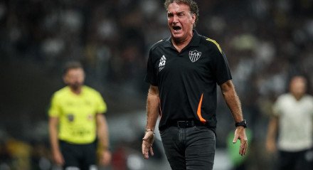 Após a partida, o técnico Cuca concedeu entrevista coletiva e revelou que cobrará Júnior Santos pela expulsão contra o Athletic