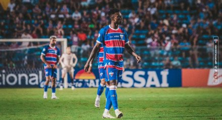 O Fortaleza comunicou na tarde desta quarta (5) as saídas do atacante ganês e do volante, ambos atuaram na base leonina na última temporada.