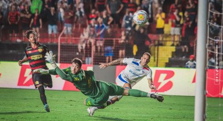 FIM DE TABU! O Fortaleza JAMAIS havia vencido o Sport na Ilha do Retiro e esse tabu foi quebrado após Moisés e Breno Lopes marcarem para o Leão cearense assumir de vez a liderança do grupo A da Copa do Nordeste derrubar os rubro negros para a quarta colocação. O duelo já tinha acontecido no [&#8230;]