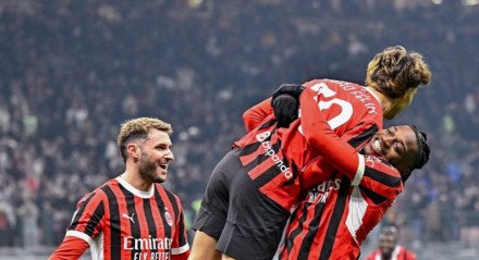 O Milan aproveitou o mando de campo para eliminar o rival.
