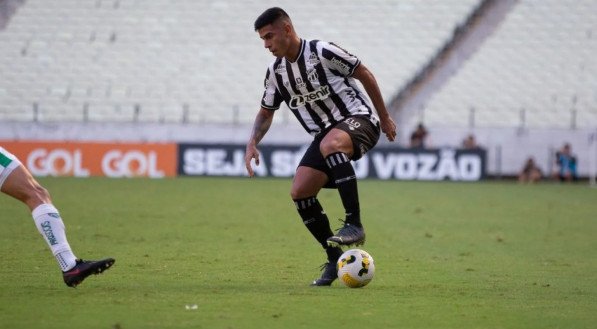 O zagueiro de 22 anos está de saída para o Botafogo, que vai render quase R$11 milhões aos cofres do Vozão na negociação.