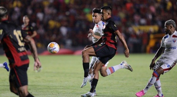 A Copa do Nordeste é um dos muitos temas abordados pelos comentaristas no Arena SBT