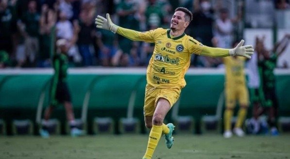 Tadeu, goleiro do Goiás