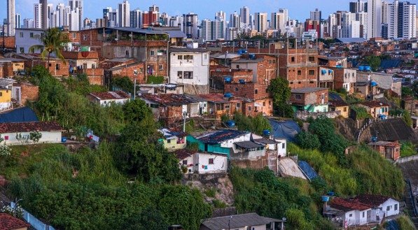 Áreas de morro seguem sem abastecimento de água, por conta do risco de deslizamento do solo