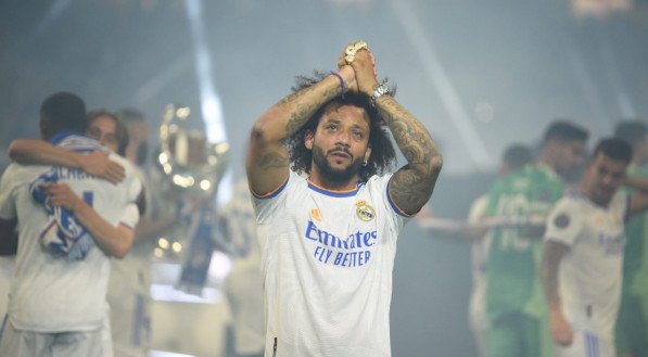 O ex-lateral revelou também que pretende seguir no meio do futebol