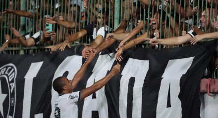 Kayke comenta em entrevista, sua emoção após marcar o gol da vitória do Botafogo.