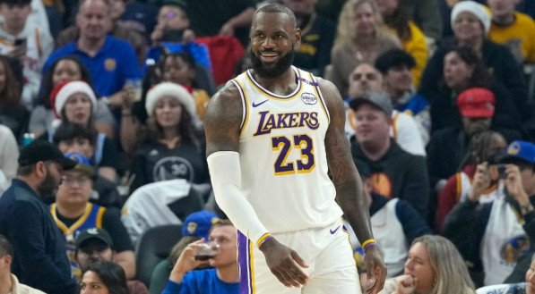 Los Angeles Lakers bateram o Golden State Warriors e LeBron fez história mais uma vez 