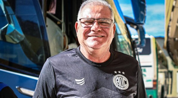 Técnico da equipe já conseguiu cinco vitórias em sete jogos