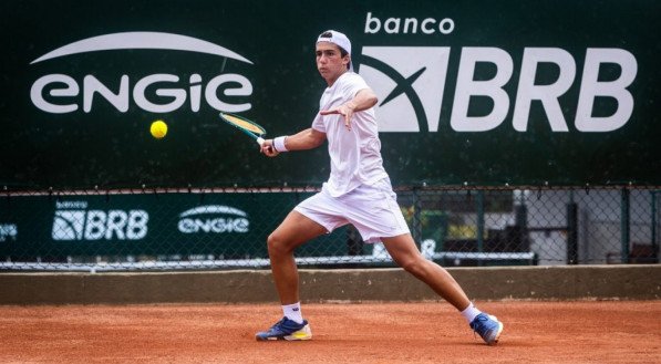 Leonardo Storck, de Cuiabá (MT), superou Cadu Lino na semi de simples nesta sexta e ao lado do atleta da equipe, de Blumenau (SC), conquistou o troféu de duplas
