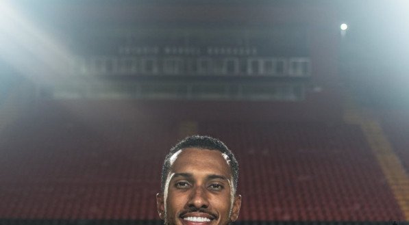 O atacante de 28 anos estava no Santos desde 2020 e vem de uma temporada no Shimizu S-Pulse. Ele assinou contrato com Leão até o final de 2027.