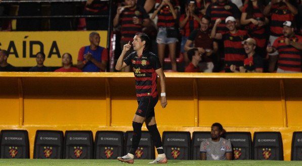 Pablo celebrando gol marcado pelo Sport contra o Maguary, pelo Campeonato Pernambucano