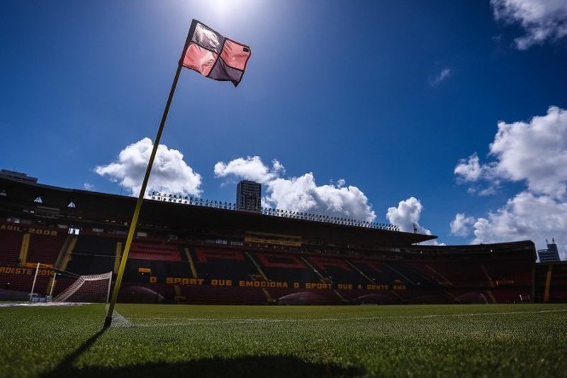 Imagem do gramado da Ilha do Retiro, estádio do Sport