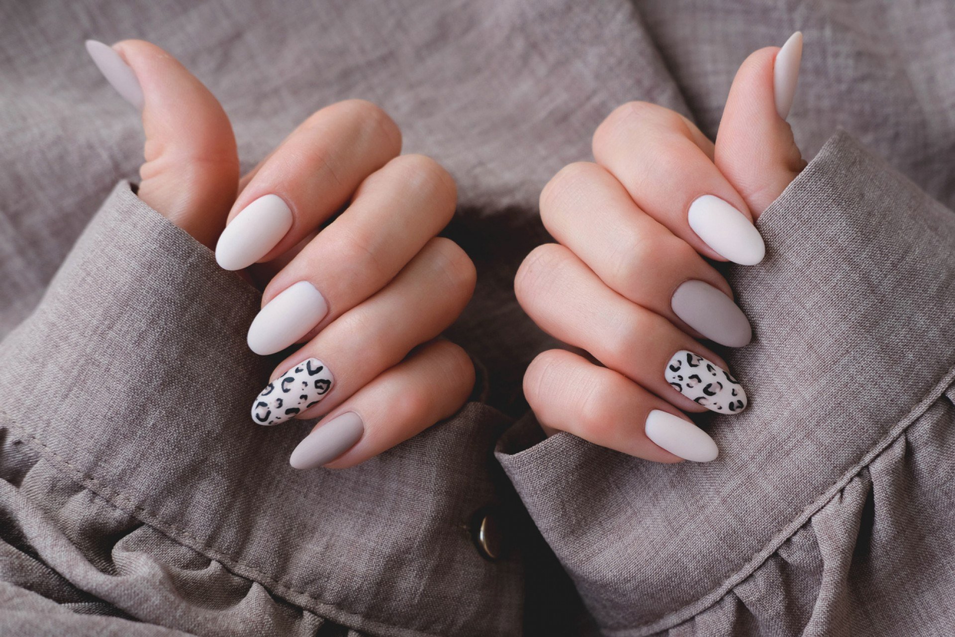 4 cores de esmaltes elegantes e discretos para eventos formais