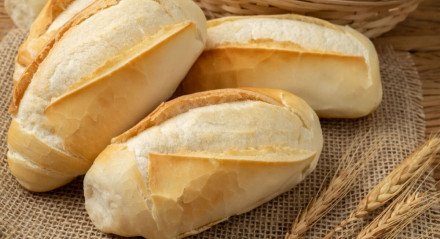 O pão francês é um alimento bastante popular no dia a dia do brasileiro (Imagem: Odu Mazza | Shutterstock)