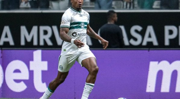 O Vitória anunciou oficialmente a contratação do lateral esquerdo Jamerson nesta segunda-feira (10). 