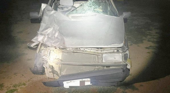 Colisão frontal de motocicleta com carro deixa dois homens mortos e duas adolescentes feridas na BR-232
