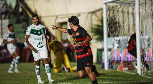 Lenny Lobato, do Sport, celebrando gol marcado contra o Sousa-PB pela Copa do Nordeste 2025