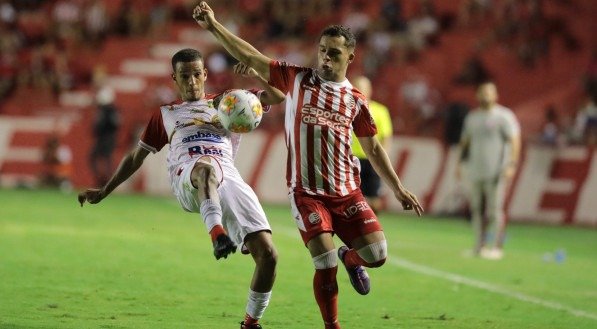 Lance do jogo entre Náutico x Juazeirense pela 3ª rodada da Copa do Nordeste