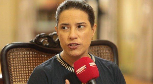 Raquel Lyra critica mudança no projeto de empréstimo: 'pena de sequer conseguir contratação'