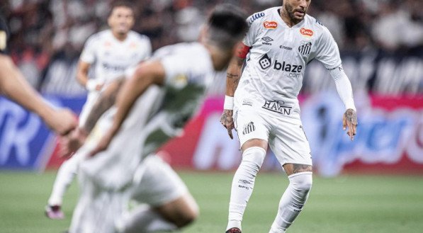 Neymar comentou sobre sua primeira vez jogando pelo Santos, no estádio do Corinthians.