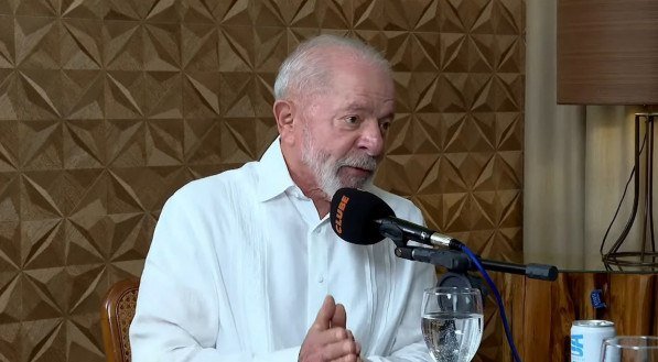 "Nós vamos reagir", diz Lula sobre taxações de Donald Trump