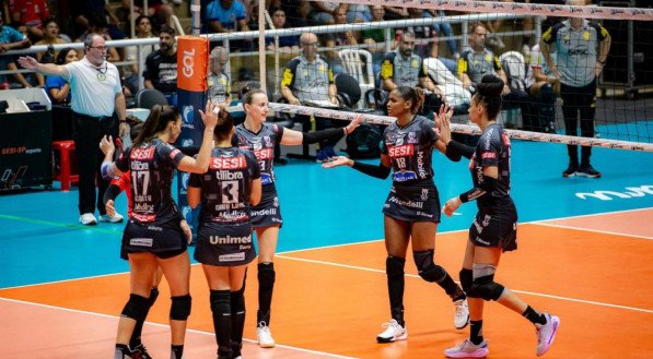 O Sesi Bauru voltou a vencer o Sesc Flamengo, desta vez pela 6ª rodada do returno da Superliga feminina de vôlei, nesta sexta (14)