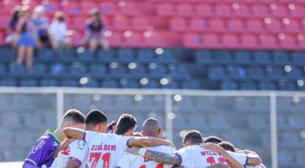 De volta ao Barradão, a torcida do Tricolor viu o seu time triunfar sobre o Barcelona de Ilhéus por 1x0, em partida válida pela oitava rodada do Campeonato Baiano, na tarde deste sábado (15).