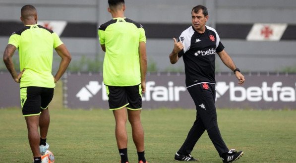 No total, foram 348 jogos entre as duas equipes, com 138 vitórias do Flamengo, 105 empates e 105 vitórias do Vasco. Na última vez que as equipes se enfrentaram foi no campeonato Brasileiro de 2024, o jogo ficou em 1 a 1.