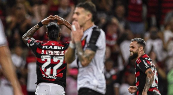 Flamengo segue líder e invicto contra os rivais cariocas