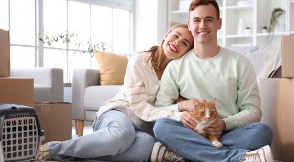 A adaptação do gato à nova casa deve ser feita gradualmente (Imagem: Pixel-Shot | Shutterstock) 