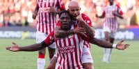 Samuel Otusanya em comemoração com Patrick Allan do gol marcado para o Náutico sobre o Sport