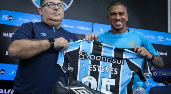 O novo camisa 25 do Grêmio foi apresentado nesta terça (18) e comentou sobre o imbróglio que viveu pela sua transferência ao clube gaúcho.